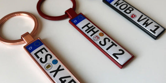 Schlüsselanhänger als Mini Nummernschild in drei neuen Farben